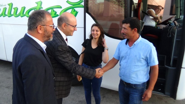 Rektör Yeni Öğrencilerini Otogarda Karşıladı