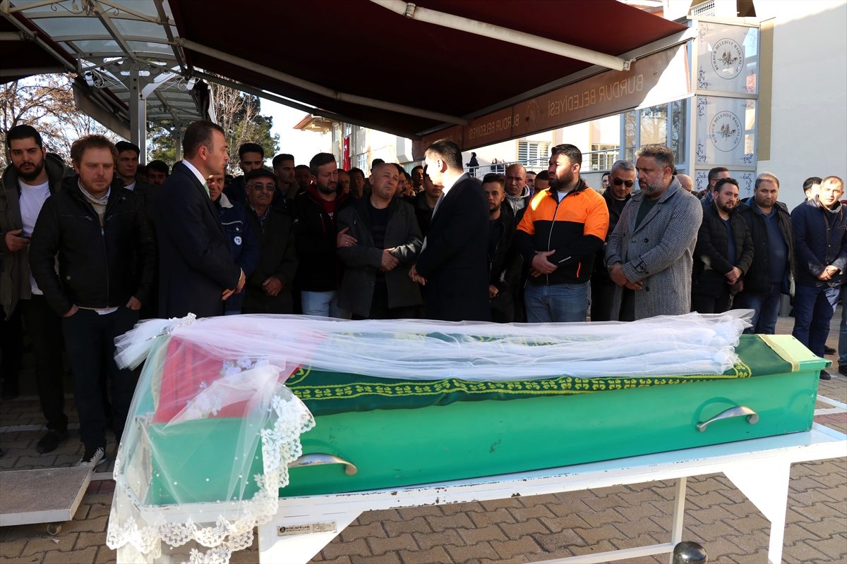 Kansere yenik düşen liseli İrem’e duygusal veda