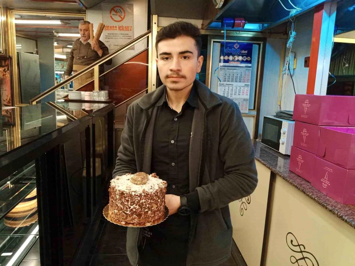 Eskişehir’de Minik Yılbaşı Pastaları Ağır İlgi Gördü