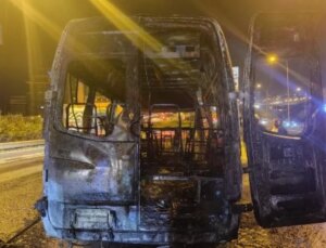 Kağıthane’de seyir halindeki minibüste yangın çıktı