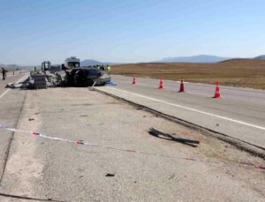 Burdur-Fethiye Karayolunda Kaza: 2 Meyyit, 1 Yaralı