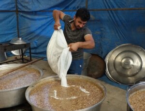 Burdur’da İmece Adabıyla Yapılan Aşure 4 Bin Şahsa Dağıtıldı