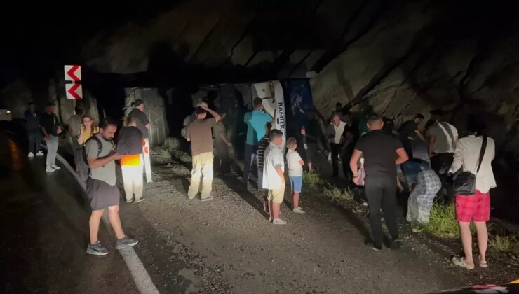 Burdur’da Yolcu Otobüsü Devrildi: 13 Kişi Yaralandı
