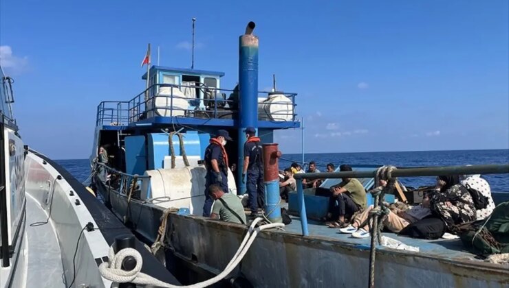 Fethiye açıklarında 120 sistemsiz göçmen yakalandı