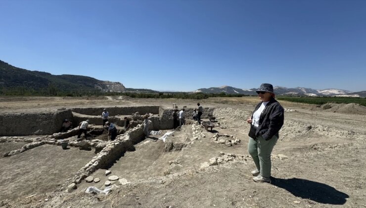 Hacılar Büyük Höyük Hafriyatı Onursal Lideri Prof. Dr. Refik Duru’nun Akabinde Devam Ediyor