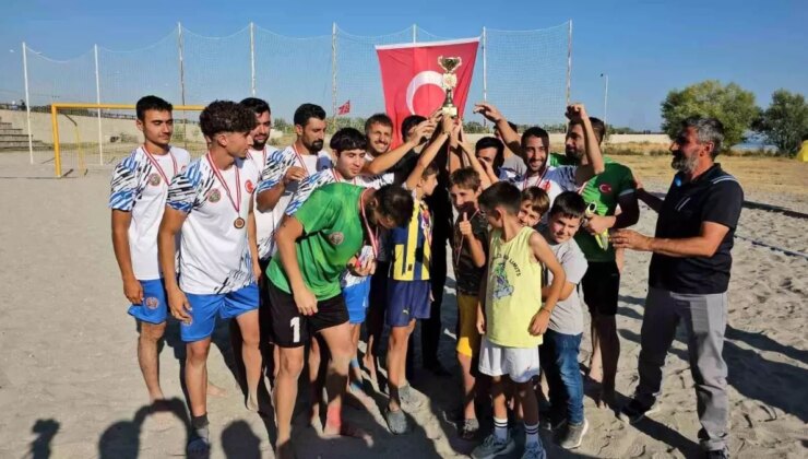 Adilcevaz Belediyespor Plaj Futbolu Ligi’nde bir üst çeşide çıktı