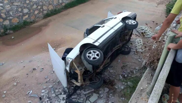 Bucak’ta Denetimden Çıkan Araç Dereye Uçtu: Şoför Yaralı