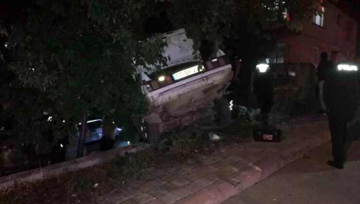 Bucak’ta Kaçan Araç Konut Bahçesine Düştü, Bir Yaralı