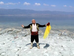 Burdur Gölü için ağıt yakan emekli öğretmen