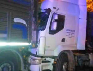 Burdur’da Freni Boşalan Tır 5 Araca Çarptı, Şoför Eziyet Çekti