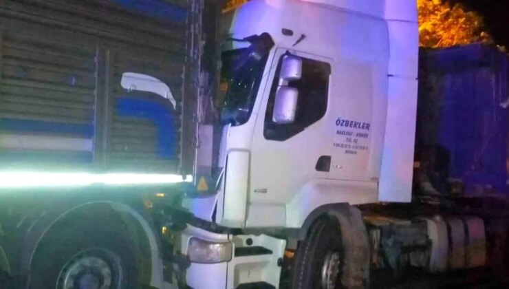 Burdur’da Freni Boşalan Tır 5 Araca Çarptı, Şoför Eziyet Çekti