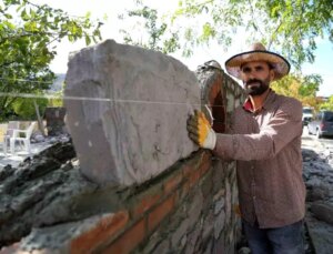 Taş Duvar Ustaları Azalıyor