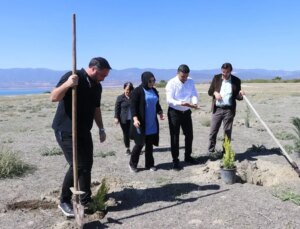 Burdur’da Gazeteciler Ağaç Dikti