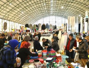 Mudanya Giysi Pazarı Yine Faaliyete Geçti