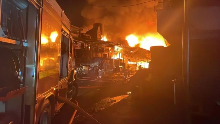 Serdivan’da Kauçuk Fabrikası Yangını