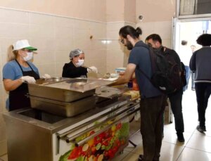 Tepebaşı Belediyesi’nden Üniversite Öğrencilerine Fiyatsız Yemek Takviyesi Devam Ediyor