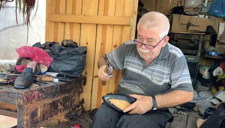 Usta Ayakkabıcı, Sarsıntı Sonrası Kulübede Çalışıyor