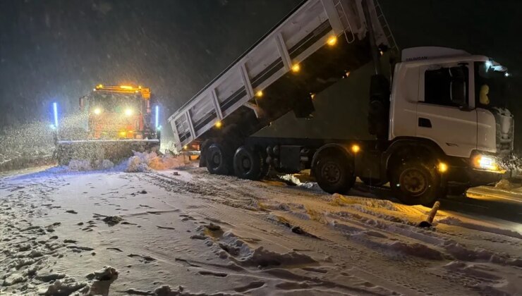 Ilgaz Dağı’nda Kar Nedeniyle Yol Kapandı