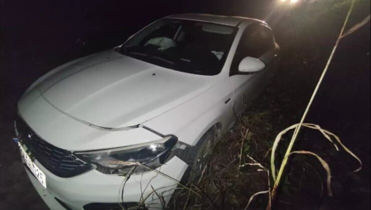 Bafra’da Araba Tarla İçine Devrildi