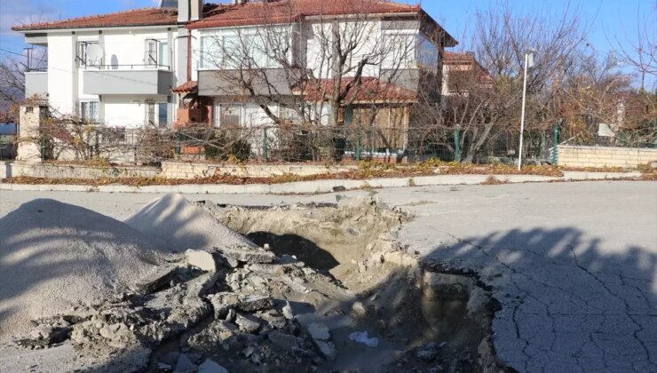 Burdur’da Taban Kayması Sonucu 4 Konut Hasar Gördü
