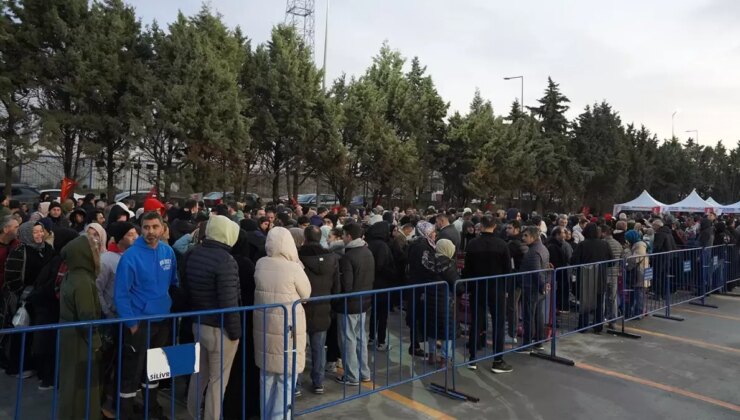 İkram çeki izdihamı: Geceden gelip çadır kurdular