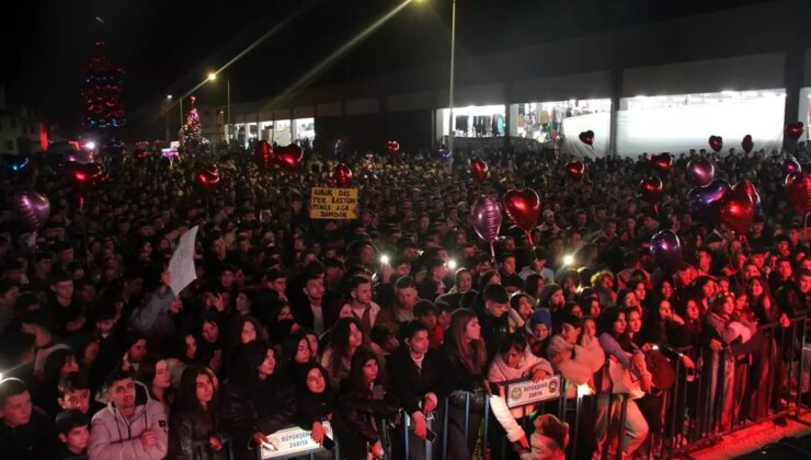 Kula Alışveriş Şenliği’nde Yener Çevik Performansı