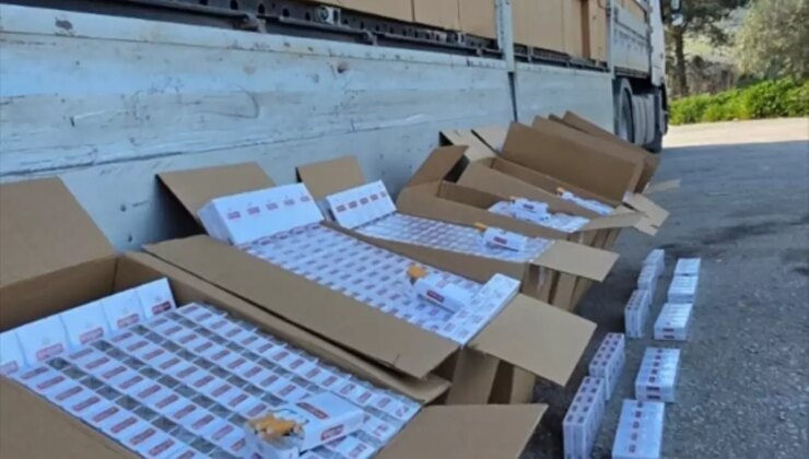 İzmir’de 500 Bin Paket Kaçak Sigara Ele Geçirildi
