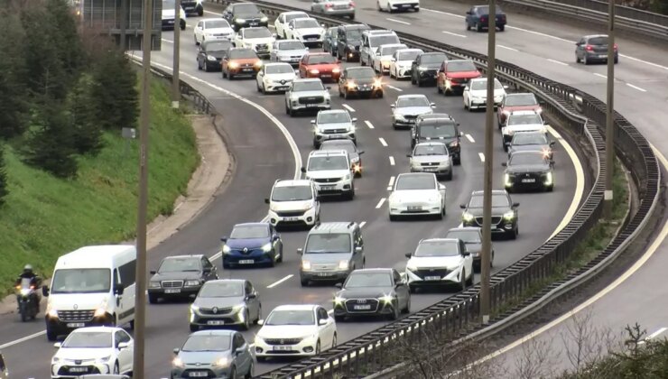 TEM Otoyolu’nda Bayram Dönüşü Yoğunluğu