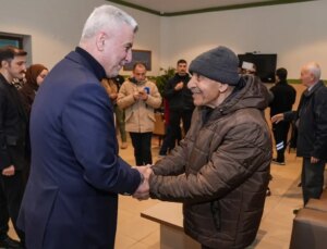 Ticaret Bakanı Ömer Bolat, Darülaceze sakini Fuzuli Nedim Şimşek’i ziyaret etti