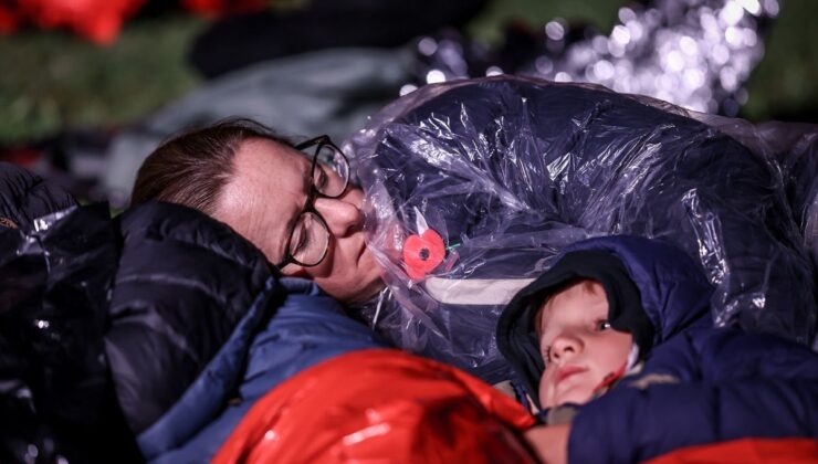 Anzak Torunları Çanakkale Kara Savaşları’nın 111. Yıl Dönümünde Şafak Ayini İçin Anzak Koyu’nda Toplandı