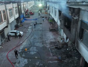 Başakşehir’de Kolonya İmalathanesinde Yangın