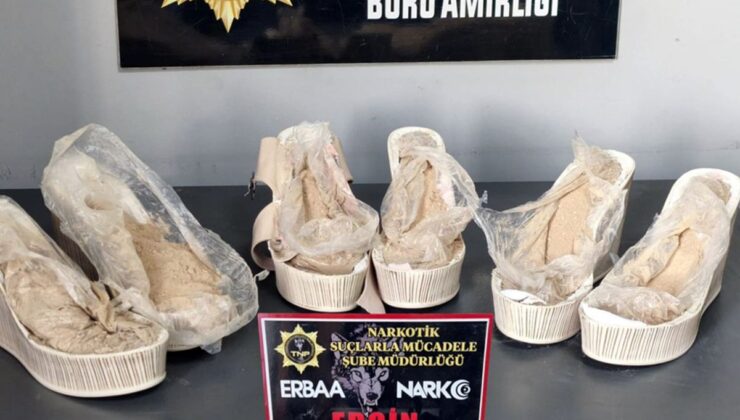 Bayan ayakkabılarının içinden uyuşturucu çıktı