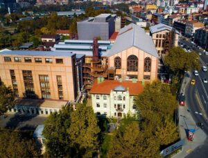 İstanbul Bilgi Üniversitesi, Cumhurbaşkanlığı kararıyla kapatıldı.