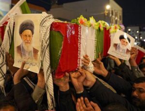 Hamaney’in cenazesi: Yüzyılın töreni ve belirsizlikler