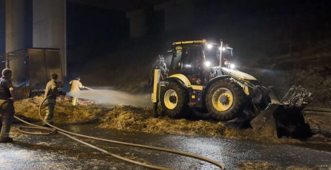 Arnavutköy’de TIR Yangını Denetim Altına Alındı